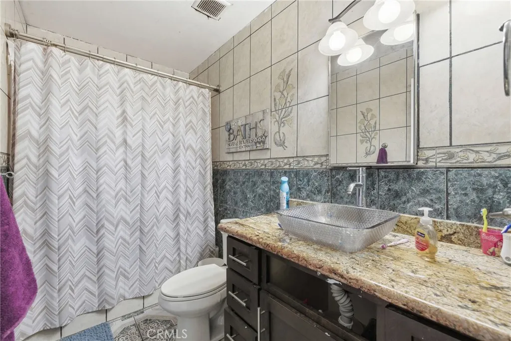 610 S Olive Avenue, Rialto, California 92376 home-pic-25